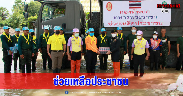 สุพรรณบุรี-กำลังพลจิตอาสา มทบ.17ร่วมกับหน่วยงานช่วยนำกระสอบทราบป้องวัด