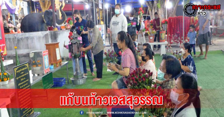 สุพรรณบุรี-กลุ่มรถเกี่ยวข้าวจ้างรถแห่เครื่องเสียงและหนังมาฉายแก้บนท้าวเวสสุวรรณวัดหัวโพธิ์